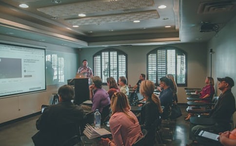 大班游戏公开课教案及教学反思《跳房子》