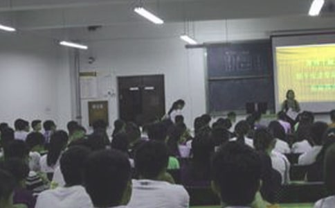 竞聘班长的演讲稿